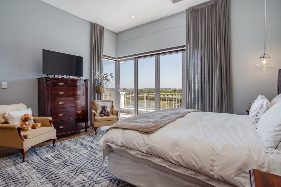 5 Bedroom Property for Sale in Val De Vie Estate Western Cape